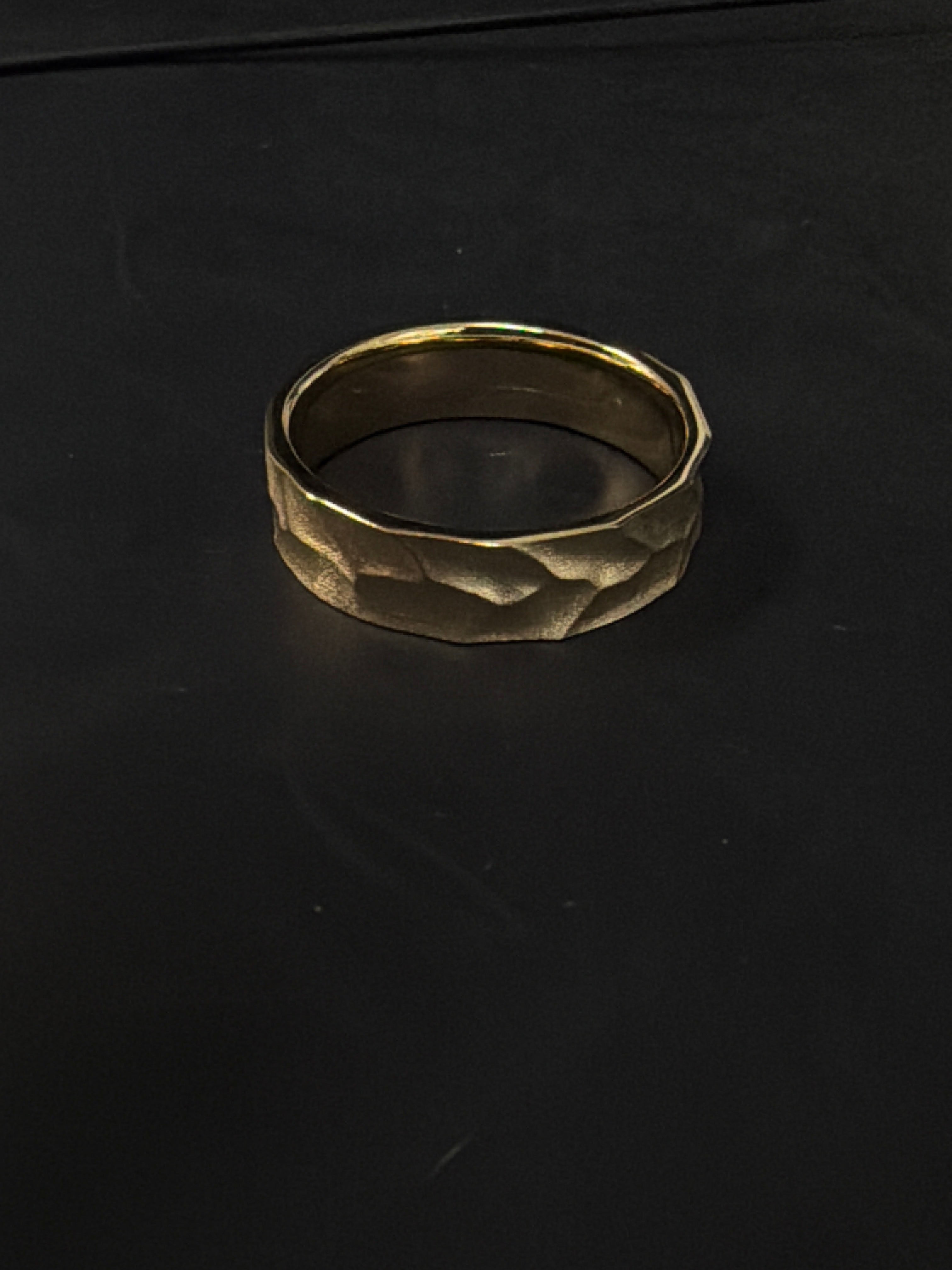 Everett Matte Wedding Band