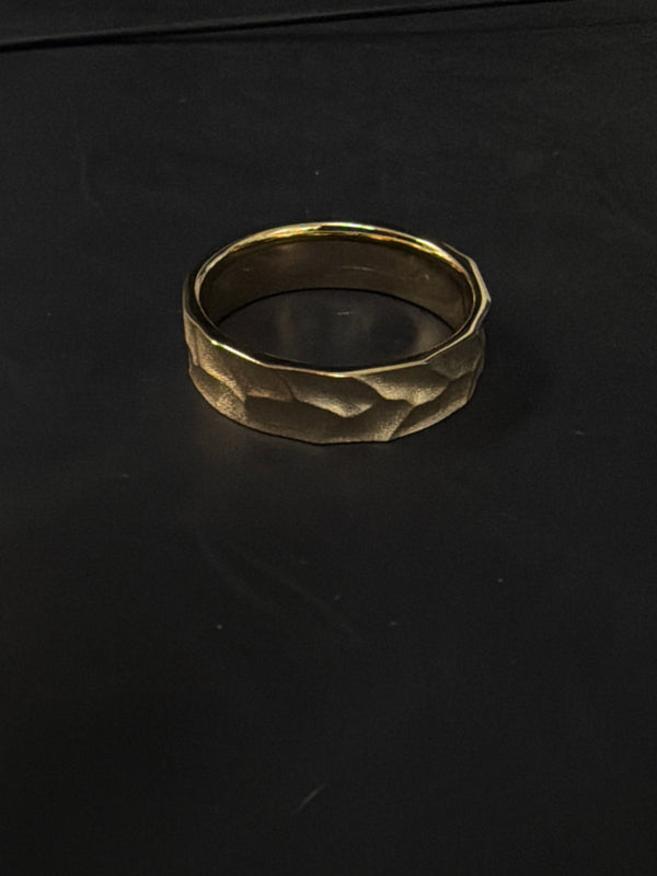 Everett Matte Wedding Band