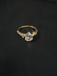 Amaryllis Engagement solitaire